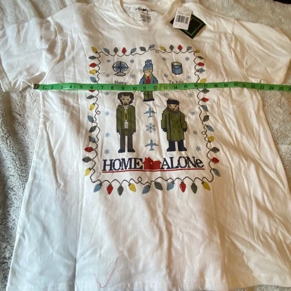 Home alone Christmas tee new with tags! large - Picture 3 of 8